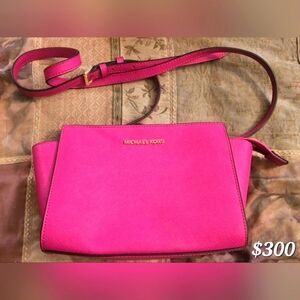 Michael Kors messenger